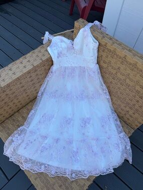 Lulus Woman’s Midi White and Light Pink/ Lavender Floral Lace Dress